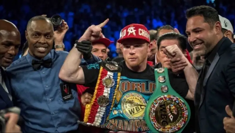 «Я не трус, но я боюсь». Альварес без боя отдал чемпионский пояс Головкину