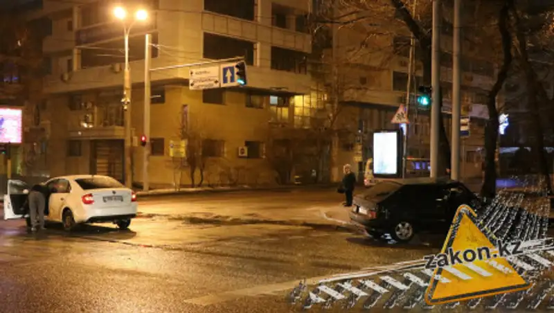 Lada и Skoda столкнулись в Алматы