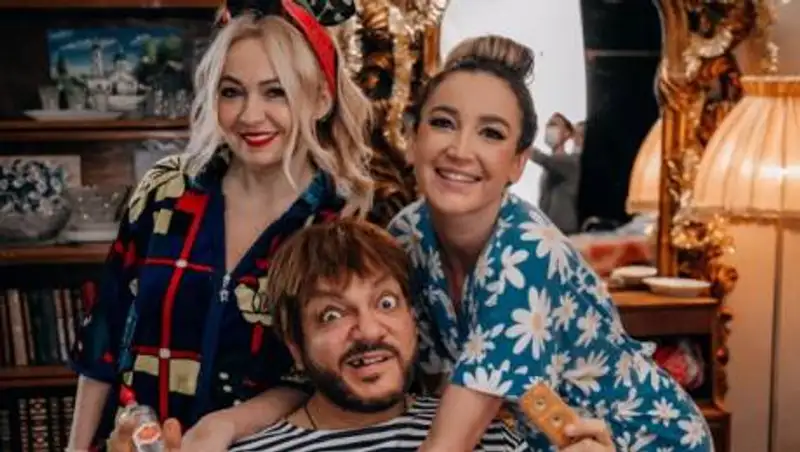 Киркоров и Рудковская сыграли родителей Бузовой в клипе