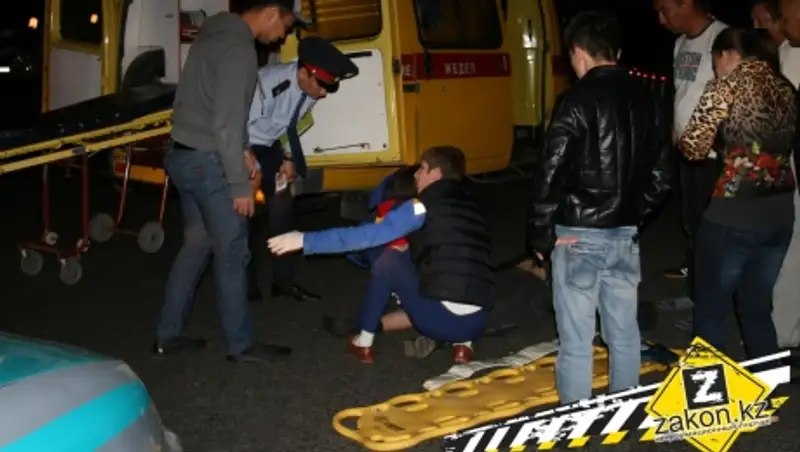 В Алматы пешеход попал под машину в нескольких метрах от пешеходного перехода