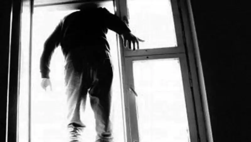 В Уральске пенсионер покончил с собой, выбросившись с балкона