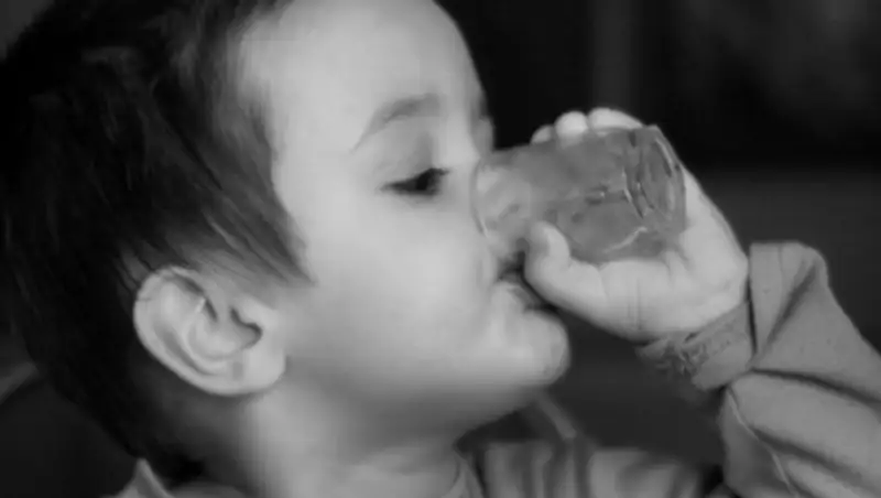 В Костанайской области полуторагодовалый ребенок отравился спиртным 