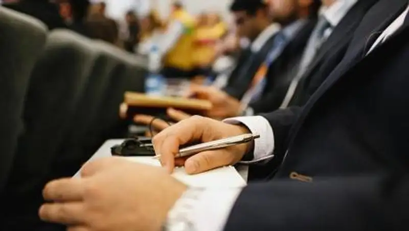 Парламент принял поправки в закон о дипломатической службе