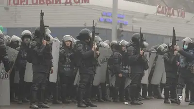 полиция на улицах города, фото - Новости Zakon.kz от 05.01.2022 12:09