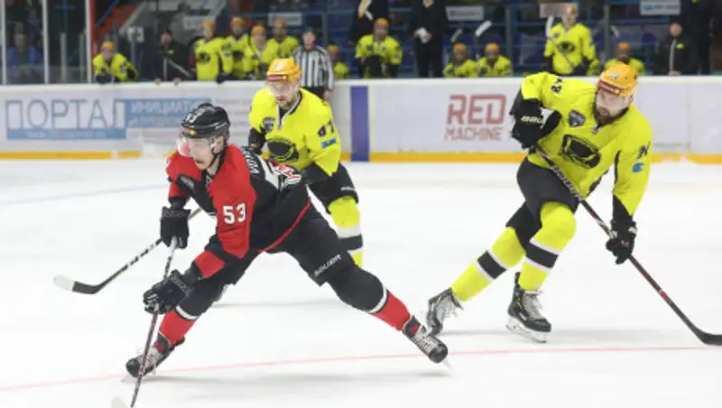 "Сарыарка" одержала победу над "Нефтяником" в третьем матче 1/4 финала плей-офф ВХЛ