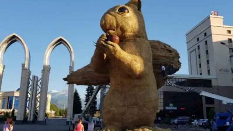 Знаменитая алматинская белка может переехать в Санкт-Петербург