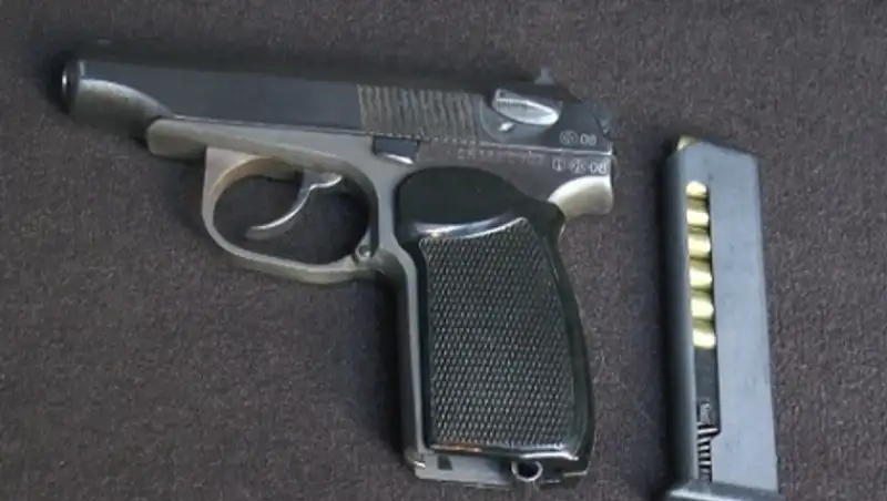 Полицейские задержали в Алматы вооруженного водителя джипа