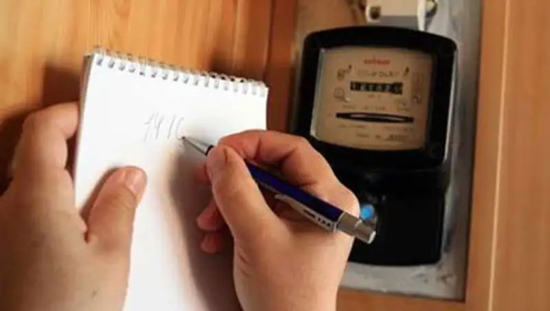 В ЗКО контролер энергокомпании похищала платежи за свет, фото - Новости Zakon.kz от 20.11.2013 17:22