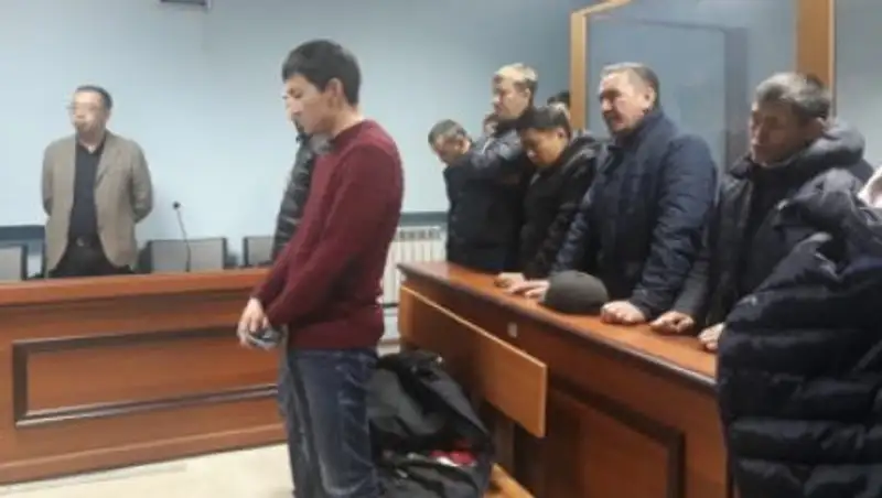 В Семее полицейские склоняли наркомана к преступлению