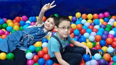 Фонд "Ана Yйі" помогает усыновлению детей с тяжелыми диагнозами, фото - Новости Zakon.kz от 04.10.2023 16:35