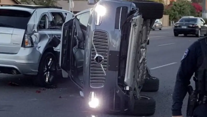 Uber приостановил тесты беспилотников после аварии в Аризоне