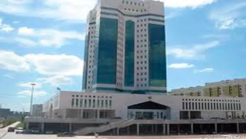 О доходах По итогам 11 месяцев 2013 года доходы республиканского бюджета исполнены на 101,8%, в том числе налоговые поступления - 101,3%