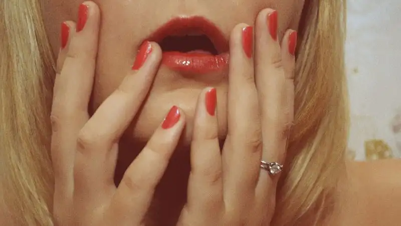 После коронавируса у выздоровевших могут быть проблемы с кожей и ногтями – врачи