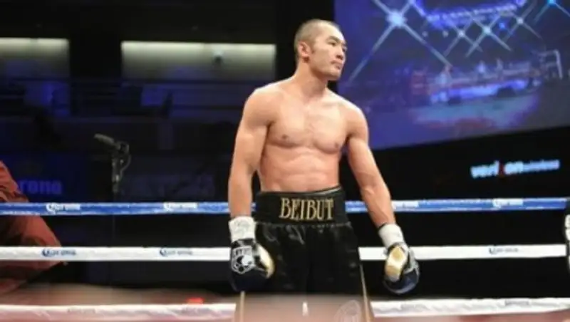 Мухамедиулы встретился с чемпионом мира по боксу Шуменовым