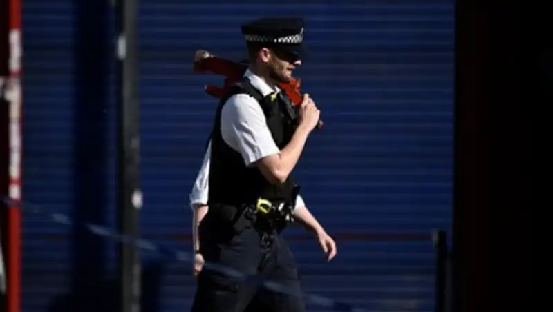 В Лондоне мужчина с рожком для обуви напал на людей около мечети