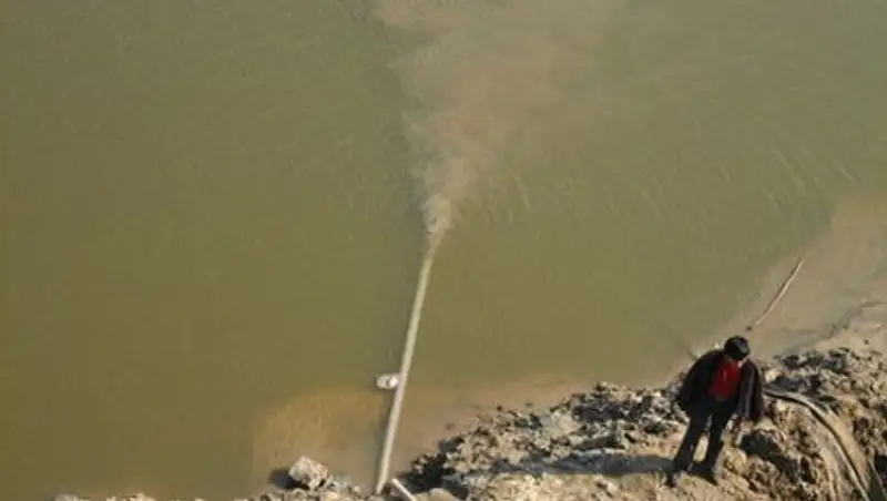 На востоке Китая почти 700 тыс. человек остались без питьевой воды из-за загрязнения реки