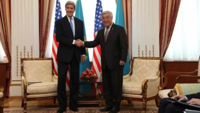 Е. Идрисов и Дж. Керри обсудили шаги по реализации двусторонних договоренностей