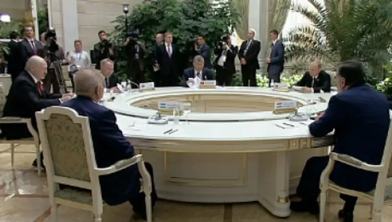 Глава государства на встрече в Москве отметил вклад Казахстана в Великую Победу