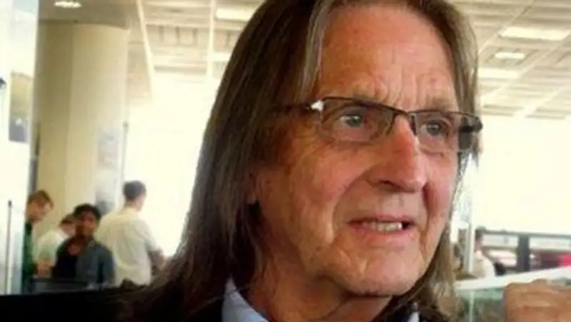 В Австралии скончался музыкант и экс-продюсер AC/DC Джордж Янг