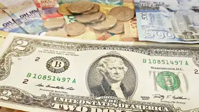 курс доллара на торгах, фото - Новости Zakon.kz от 15.07.2022 15:40