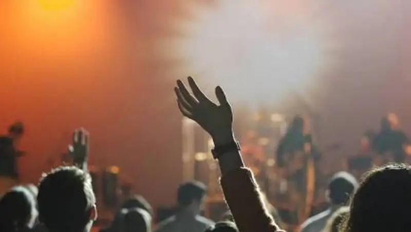 Массовые мероприятия отменили по всей России