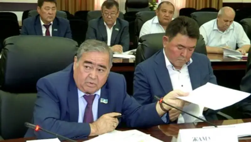 Шесть депутатов маслихата Туркестанской области досрочно прекратили полномочия