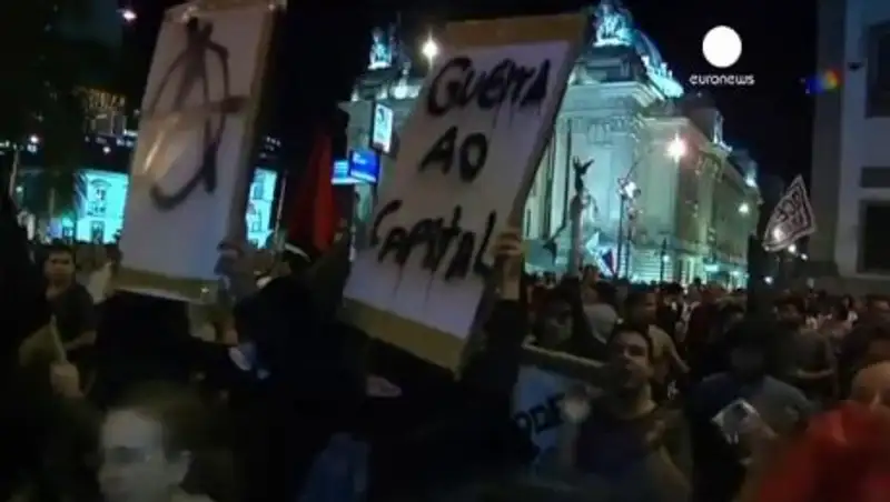 В Рио-де-Жанейро проходит митинг против коррупции