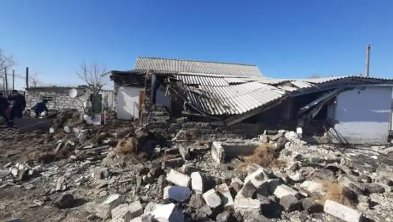 Частный дом обрушился из-за взрыва в Актюбинской области: есть пострадавшие