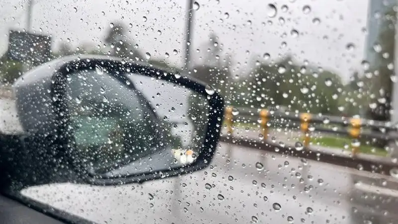 Дождь, мокрый снег, град, гроза и шквал – спасатели обратились к алматинцам
