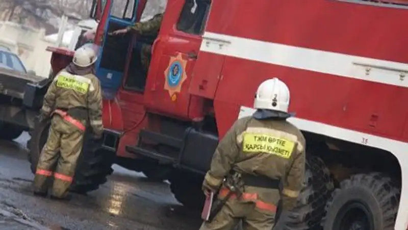 Пожарные Алматы спасли восьмерых детей