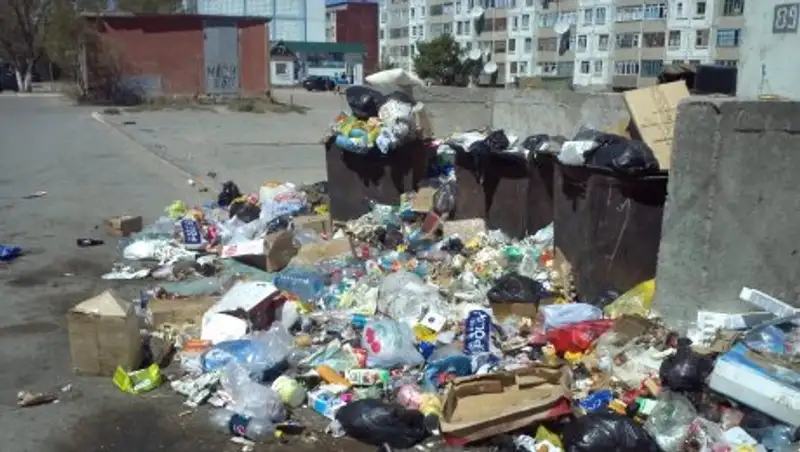 Половина жителей Алматы не платят за вывоз мусора