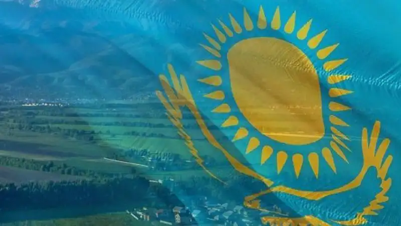 Государственный флаг на высоте 3,6 км установили полицейские Алматинской области