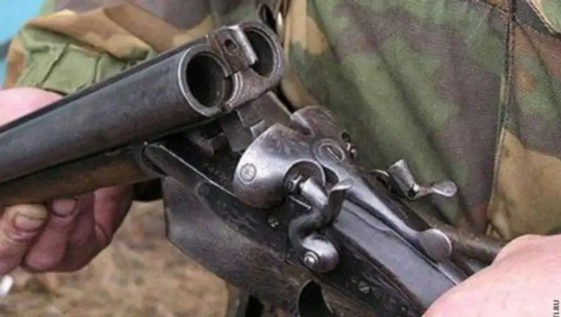 Негостеприимный мужчина из ЮКО выгонял гостей выстрелами из ружья