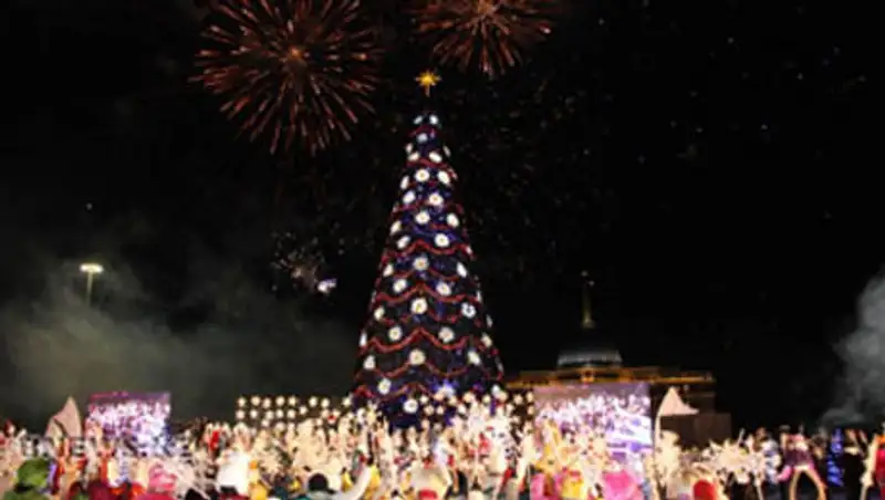 Аким Алматы зажжет главную елку города 1 декабря