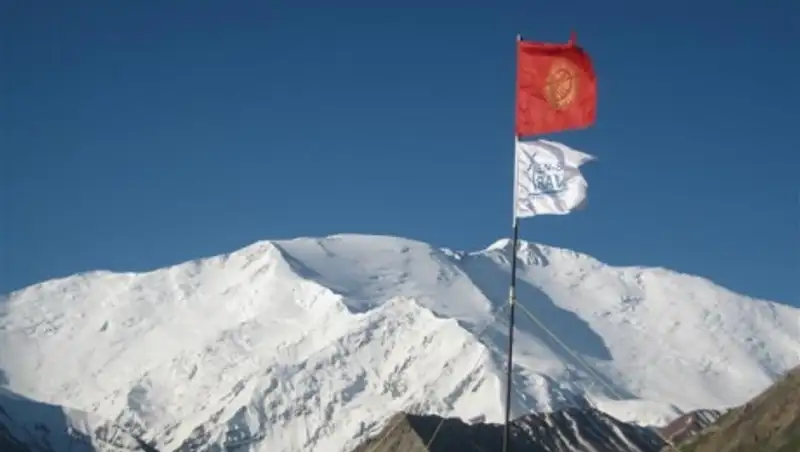 Генштаб ВС: американский альпинист погиб при восхождении на пик Ленина в Киргизии