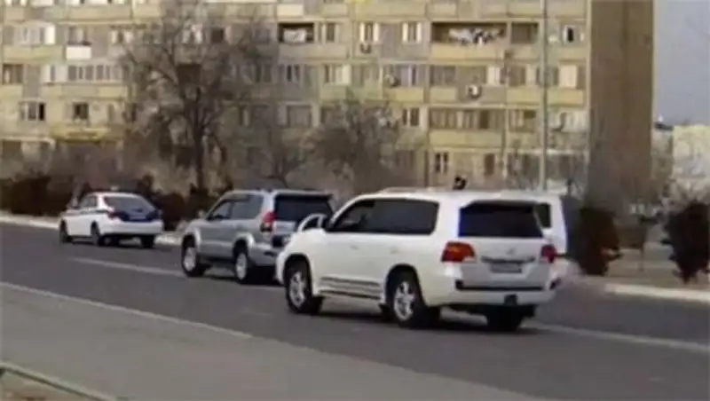 Полицейский автопатруль сопровождал свадебный кортеж на штрафстоянку