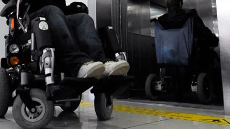 В ВКО в библиотеке установили лифт для людей с ограниченными возможностями