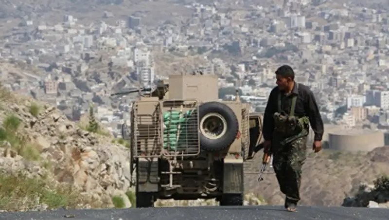 При взрыве у дворца президента в йеменском Адене погибли шесть человек