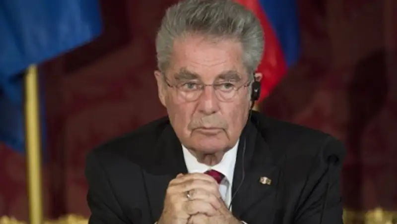 Фишер поздравил страну и Ван дер Беллена с избранием главой государства