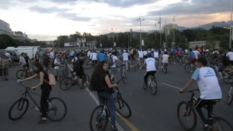 Ночной велопробег в Алматы: Проверено на себе