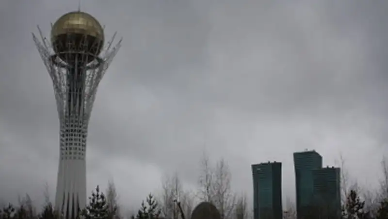 Жители Астаны в конце мая снова увидели снег