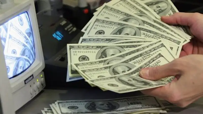 Отменено обязательное декларирование валюты до $2 тыс. при въезде в Узбекистан