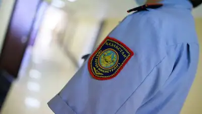 женщина выбросилась с балкона в Алматы, фото - Новости Zakon.kz от 16.08.2022 22:15