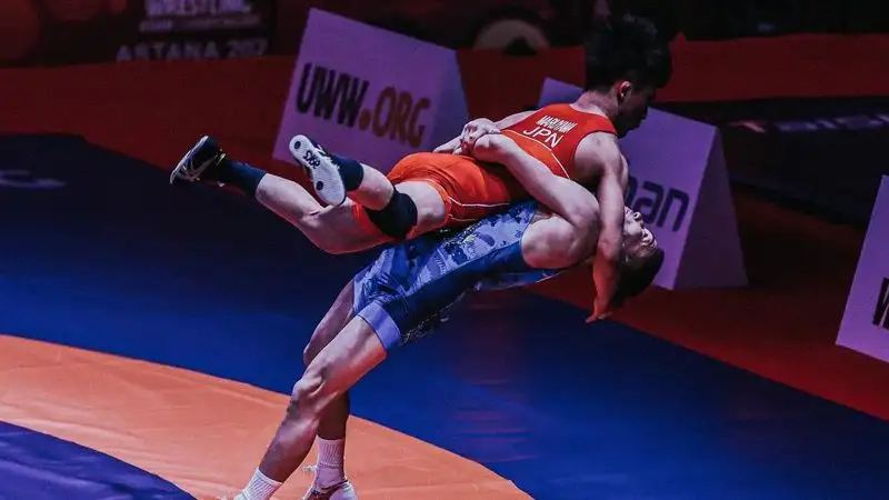 Казахстанские борцы завоевали четыре медали в первый день ЧА-2023