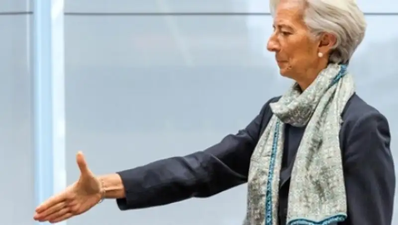 Лагард усомнилась в юридической силе греческого референдума