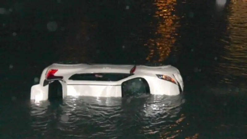 В Сочи 13-летняя школьница уронила автомобиль в реку  