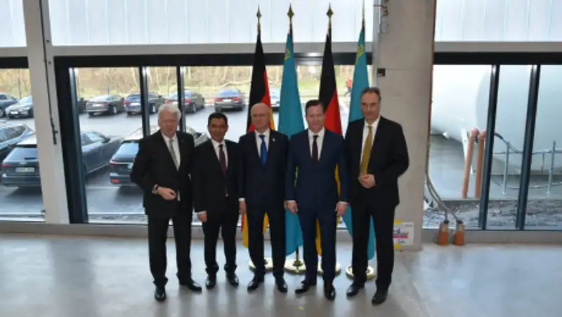 Скляр обсудил привлечение прямых инвестиций в Казахстан с бизнесменами ФРГ