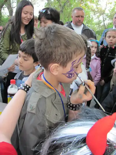 В ВКО Музей изобразительных искусств им. семьи Невзоровых провел акцию «Ночь в музее» (фото), фото - Новости Zakon.kz от 22.05.2012 19:38