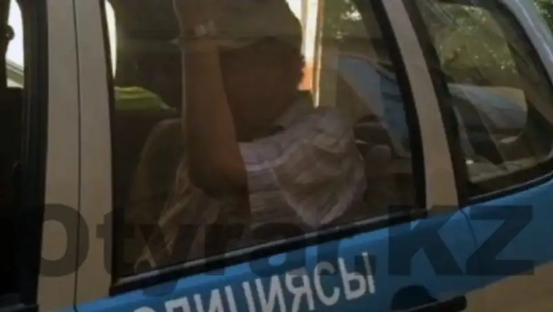В Шымкенте пожилой мужчина домогался детей на улице