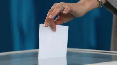 Председатель ТИК Алматы прокомментировала нахождения двоих избирателей в одной кабинке , фото - Новости Zakon.kz от 19.03.2023 11:20